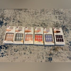 6 pairs of glue on nails